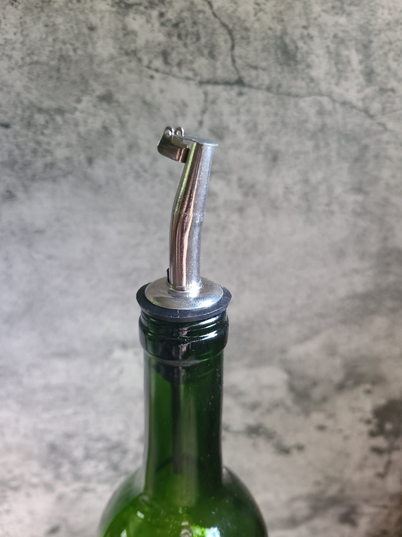 Stainless steel free flow pourer