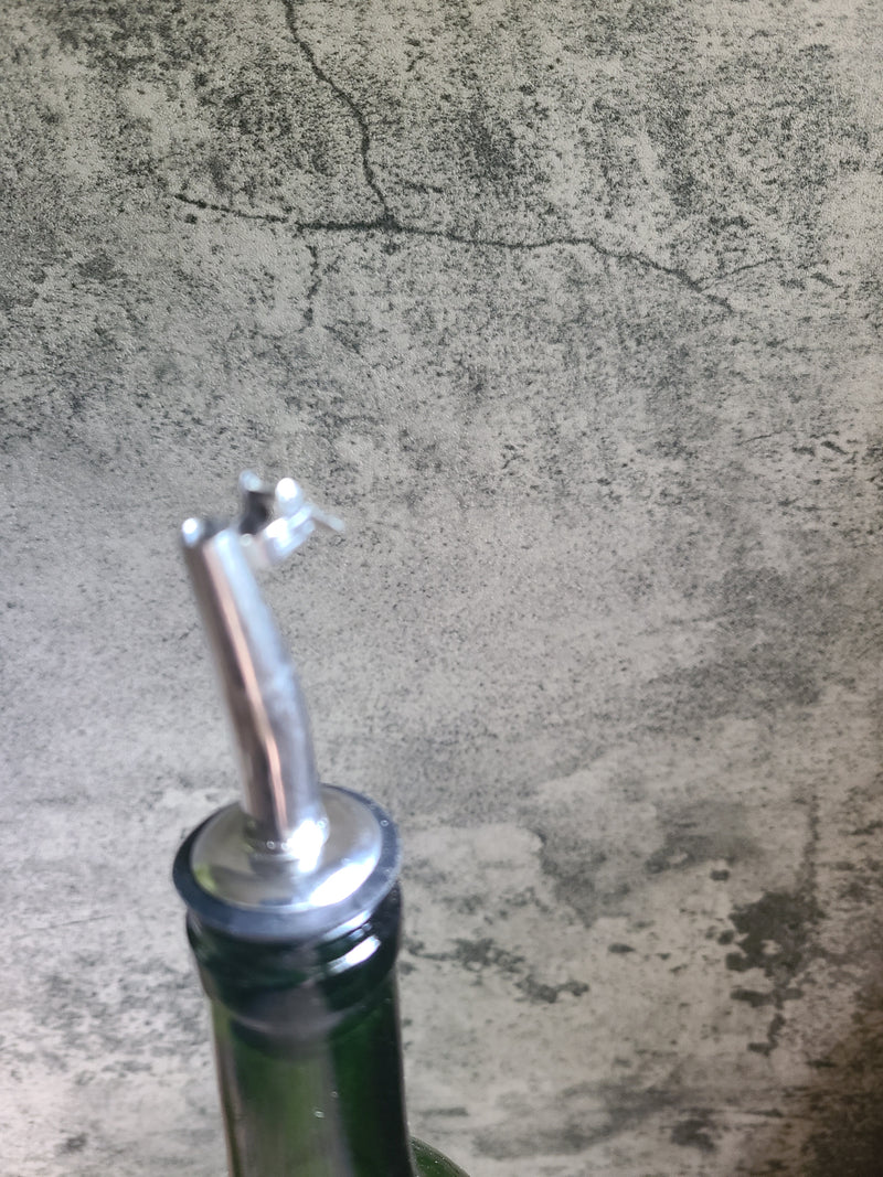 Stainless steel free flow pourer